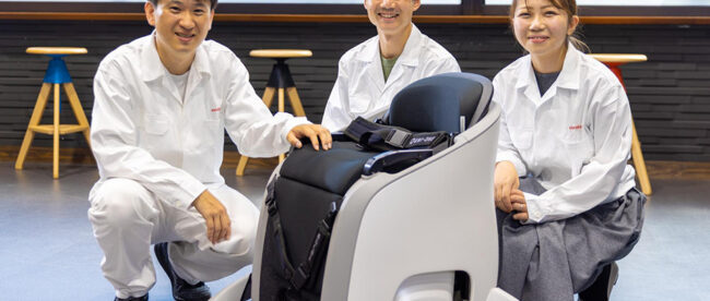 Honda employees posing with the UNI-ONE.