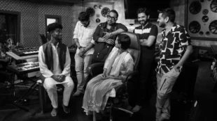 Team picture in Shankar’s studio. From the left, standing: sound engineer Ameya Mategaonkar; Shankar; producer Soumil Shringarpure; lyricist Tanishk Nabar. From the left, seated: Googlers Arathi Sethumadhavan and Aaron Wade.